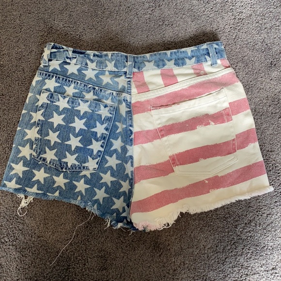 ⭐️HP⭐️ Like New Topshop Flag Mom Shorts! Size 6 - Picture 3 of 3